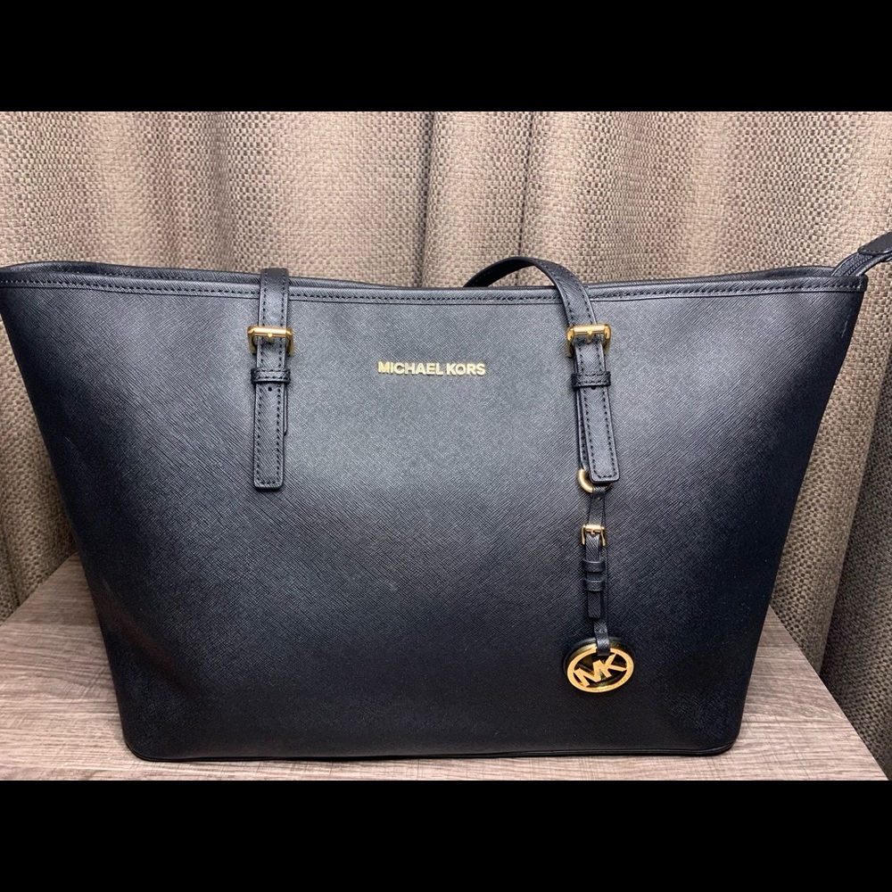 💎Michael Kors Jet Set Medium Saffiano Leather Top-Zip Tote Bag💎